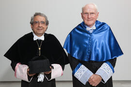 Retrato de José Ángel Narváez y Hans-Dieter Wienberg previo a su investidura como Doctor "Honoris Causa" por la Facultad de Ciencias de la Universidad de Málaga. Rectorado. Mayo de 2016