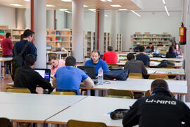 Biblioteca de Informática y Telecomunicaciones. Campus de Teatinos. Abril de 2013
