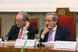 Francisco de la Torre y José Ángel Narváez. Presentación de la memoria del 50 Aniversario de la Facultad de Económicas. Facultad de Ciencias Económicas y Empresariales. Marzo de 2019