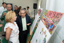 José Ángel Narváez y Carmen Sánchez momentos posteriores a la colocación de la primera piedra del huerto urbano y el parque frutal de la Universidad de Málaga. Campus de Teatinos. Julio de 2019
