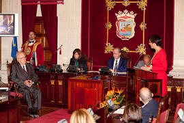 Intervención de María Gámez en la entrega de la Medalla de la Ciudad y el título de Hijo Predilecto a Eugenio Chicano. Ayuntamiento de Málaga. Octubre de 2014