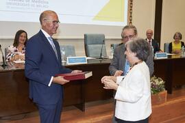 Reconocimiento a personal jubilado. Celebración del 50 Aniversario de la Facultad de Medicina de la Universidad de Málaga. Facultad de Medicina. Octubre de 2022