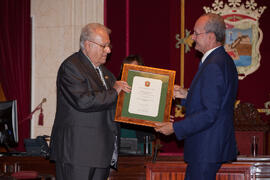 Entrega del título de Hijo Predilecto a Eugenio Chicano. Ayuntamiento de Málaga. Octubre de 2014