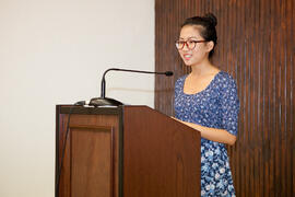Intervención de la alumna Lijin Zhang. Graduación en el CIE de la Universidad de Málaga. Centro Internacional de Español. Agosto de 2014