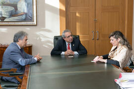 Reunión de trabajo previa a la firma del convenio de la Universidad de Málaga con el gobierno de Paraguay. Edificio del Rectorado. Diciembre de 2017