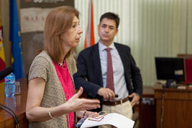 Isabel María Abad Guerrero en la presentación de la conferencia de Álvaro Simón de Blas. Facultad de Ciencias Económicas y Empresariales. Mayo 2015