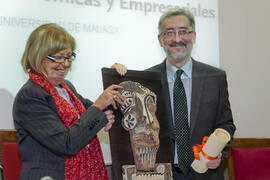Nombramiento de D. Antonio Ávila como Alumno de Honor de la Facultad de Ciencias Económicas y Empresariales de la Universidad de Málaga. Facultad de Ciencias Económicas y Empresariales. Noviembre de 2011