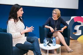 Isabel Ladrón de Guevara y Marta Flich. Conferencia "Dialogando". Paraninfo. Noviembre de 2017
