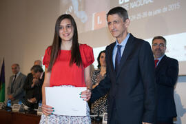 Entrega del séptimo premio a Elena de la Vega. Entrega de premios en el Paraninfo de la Universidad de Málaga. Olimpiada Española de Economía, Fase Nacional. Junio de 2015
