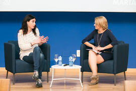 Isabel Ladrón de Guevara y Marta Flich. Conferencia "Dialogando". Paraninfo. Noviembre de 2017