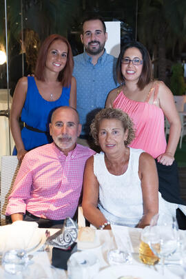 Foto de grupo. Cena Homenaje a profesores y PAS jubilados de la Facultad de Económicas. Restaurante El Palmeral. Septiembre de 2015