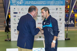 Premio a Mejor Jugador para Jafari Behroz de Irán. Acto de clausura y entrega de medallas. 14º Campeonato del Mundo Universitario de Fútbol Sala 2014 (FUTSAL). Antequera. Julio de 2014