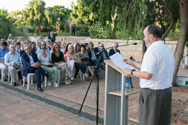 Intervención de Alfonso Carlos Morón en el homenaje al personal que cumple 25 años de servicio en la UMA o jubilado. Jardín Botánico. Junio 2017