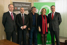 Foto de grupo previa a la inauguración de las IX Jornadas Andaluzas de Enseñanza de Economía. Facultad de Ciencias Económicas y Empresariales. Febrero de 2016
