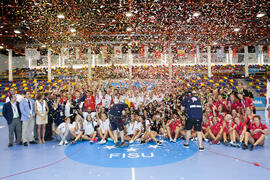 Foto de grupo tras la ceremonia de clausura del Campeonato del Mundo Universitario de Balonmano. Antequera. Julio de 2016