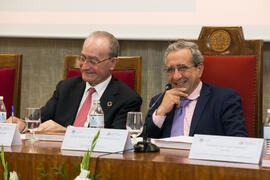 Francisco de la Torre y José Ángel Narváez. Presentación de la memoria del 50 Aniversario de la Facultad de Económicas. Facultad de Ciencias Económicas y Empresariales. Marzo de 2019