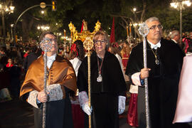 Adelaida de la Calle, José Manuel Roldán y Antonio Ramírez de Arellano junto a otros representantes de la Universidad de Málaga en el desfile procesional de la Hermandad de los Estudiantes. Málaga. Abril de 2014