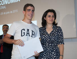 Entrega del noveno premio a Guillermo González. Entrega de premios en el Paraninfo de la Universidad de Málaga. Olimpiada Española de Economía, Fase Nacional. Junio de 2015