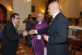 Entrega de medallas de la Cofradía de los Estudiantes. Misa de Lunes Santo. Iglesia de San Agustín. Abril de 2014