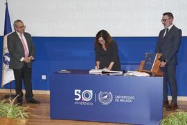 Toma de posesión de Francisca García Pardo como profesora titular del Área de Economía Aplicada de la Universidad de Málaga. Toma de posesión de nuevos catedráticos y profesores titulares de la Universidad de Málaga. Paraninfo. Noviembre de 2023