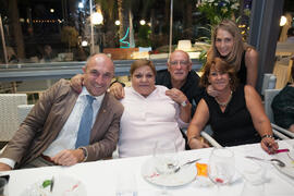 Foto de grupo. Cena Homenaje a profesores y PAS jubilados de la Facultad de Económicas. Restaurante El Palmeral. Septiembre de 2015