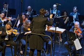 José Luis López Antón dirige a la Orquesta Sinfónica de Málaga. Concierto Conmemorativo del 50 Aniversario de la Universidad de Málaga. Auditorio Edgar Neville, Málaga. Junio de 2022