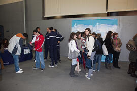Entrega de acreditaciones. 4º Congreso Internacional de Actividad Físico-Deportiva para Mayores de la Universidad de Málaga. Escuela Técnica Superior de Ingeniería Informática y Telecomunicaciones. Marzo de 2011