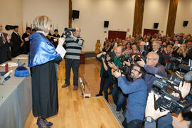 Adelaida de la Calle en su imposición de la Medalla de Oro de la Universidad de Málaga. Paraninfo. Mayo de 2016
