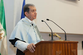 Hipólito Esteban Soler en la investidura como Doctor "Honoris Causa" de Antonio Soler por la Facultad de Filosofía y Letras de la Universidad de Málaga. Paraninfo. Junio de 2016