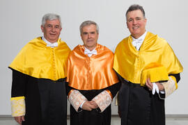 Retrato de grupo previo a la investidura como Doctor "Honoris Causa" de José Emilio Navas por la Facultad de Ciencias Económicas y Empresariales de la Universidad de Málaga. Edificio del Rectorado. Abril de 2017