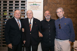 Foto de grupo. Inauguración de la placa conmemorativa de la Casa Natal de Eugenio Chicano. Málaga. Octubre de 2017