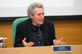 Conferencia de Miguel Ríos "La música como testimonio de la Transición" del ciclo "Historia, documentos y sociedad". Edificio del Rectorado. Abril de 2019