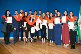 Foto de grupo tras la graduación de Másters de la Facultad de Ciencias Económicas y Empresariales de la Universidad de Málaga. Paraninfo. Abril de 2018