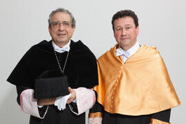 Retrato de José Ángel Narváez y Manuel Molina Lozano antes de su investidura como Doctor "Honoris Causa" por la Facultad de Turismo de la Universidad de Málaga. Rectorado. Abril 2016