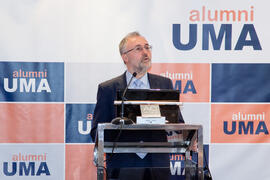 Salvador Díaz Cano en su nombramiento como miembro de honor de la Asociación de Antiguos Alumnos de la Universidad de Málaga. Foro Alumni-UMA. Mayo de 2014