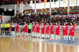 Salida de los equipos a la pista. Partido clasificatorio entre Club Deportivo UMA Antequera y Universidad de Géneve de Suiza. IX Campeonato de Europa Universitario de Fútbol Sala. Antequera. Julio de 2013