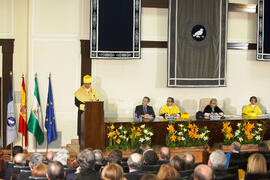 Investidura como Doctor "Honoris Causa" de D. Enrique Moreno González por la Universidad de Málaga. Facultad de Medicina. Mayo de 2011
