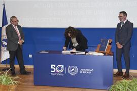 Toma de posesión de Laura Delgado Antequera como profesora titular del Área de Métodos Cuantitativos para la Economía y la Empresa de la Universidad de Málaga. Toma de posesión de nuevos catedráticos y profesores titulares de la Universidad de Málaga. Paraninfo. Noviembre de 2023