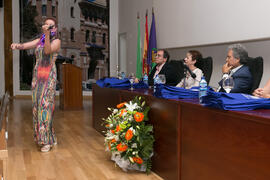 Actuación de Annya. Graduación y clausura del curso del Aula de Mayores de la Universidad de Málaga. Paraninfo. Junio de 2017