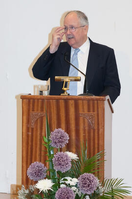 Intervención de José Enrique Gómez de Coca en el homenaje al personal que cumple 25 años de servicio en la UMA o jubilado. Paraninfo. Junio 2016