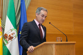 Miguel Porras Fernández en la investidura como Doctor "Honoris Causa" de Manuel Molina Lozano por la Facultad de Turismo de la Universidad de Málaga. Rectorado. Abril 2016