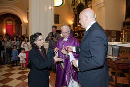 Entrega de medallas de la Cofradía de los Estudiantes. Misa de Lunes Santo. Iglesia de San Agustín. Abril de 2014