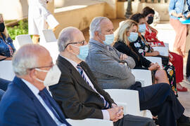 Asistentes al homenaje a los sanitarios en la Facultad de Medicina. Campus de Teatinos. Octubre de 2021