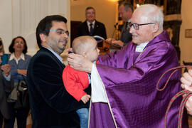 Entrega de medallas de la Cofradía de los Estudiantes. Misa de Lunes Santo. Iglesia de San Agustín. Abril de 2014