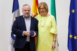 Retrato con la rectora en el homenaje a los jubilados y al personal que cumple 25 años de servicio en la UMA. Paraninfo. Mayo 2015