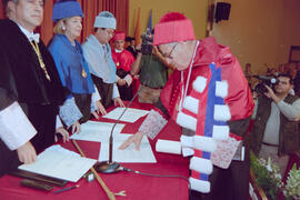 Investidura como Doctor "Honoris Causa" de D. Eduardo García de Enterría por la Universidad de Málaga. Paraninfo. Abril de 1999