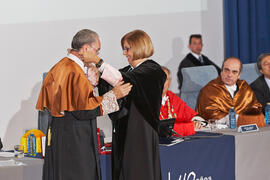 Entrega de la medalla al mérito universitario. Acto Conmemorativo de los 40 años de la Universidad de Málaga. Escuela Técnica Superior de Ingeniería Informática. Diciembre de 2012