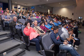 Público asistente al primer panel de expertos del 6º Congreso Internacional de Actividad Física Deportiva para Mayores. Escuela Técnica Superior de Ingeniería de Telecomunicaciones y de Informática. Marzo de 2015