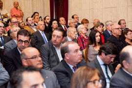 Asistentes a la entrega de la Medalla de la Ciudad y el título de Hijo Predilecto a Eugenio Chicano. Ayuntamiento de Málaga. Octubre de 2014