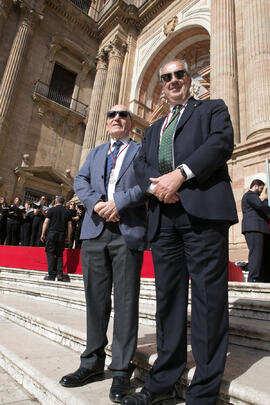 Pedro Montiel y Carlos de la Heras. Acto de la Hermandad de los Estudiantes en la Catedral. Plaza del Obispo, Málaga. Abril de 2019
